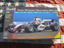 images/productimages/small/Team McLaren Mercedes MP4-20 Revell 1;24.jpg